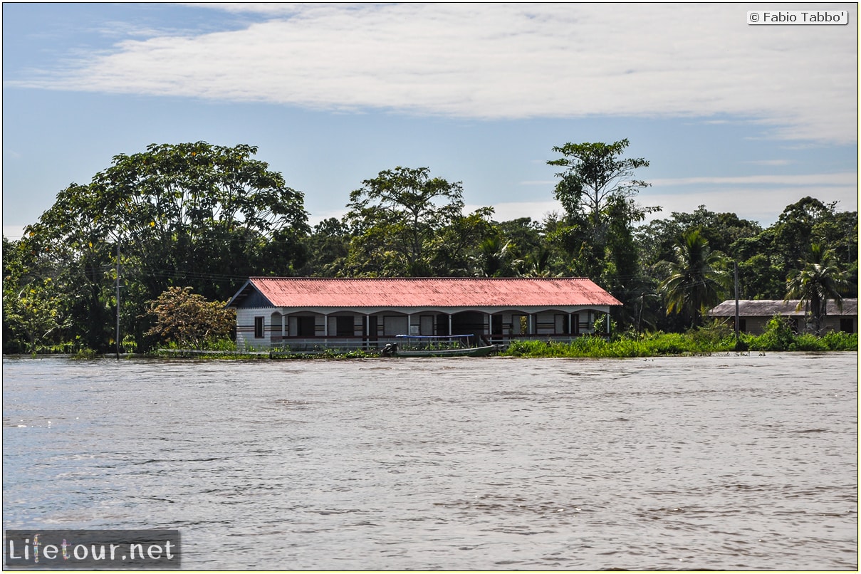 Fabio's LifeTour - Brazil (2015 April-June and October) - Manaus - Amazon Jungle - Driving a motorboat on the Amazon river - 9290