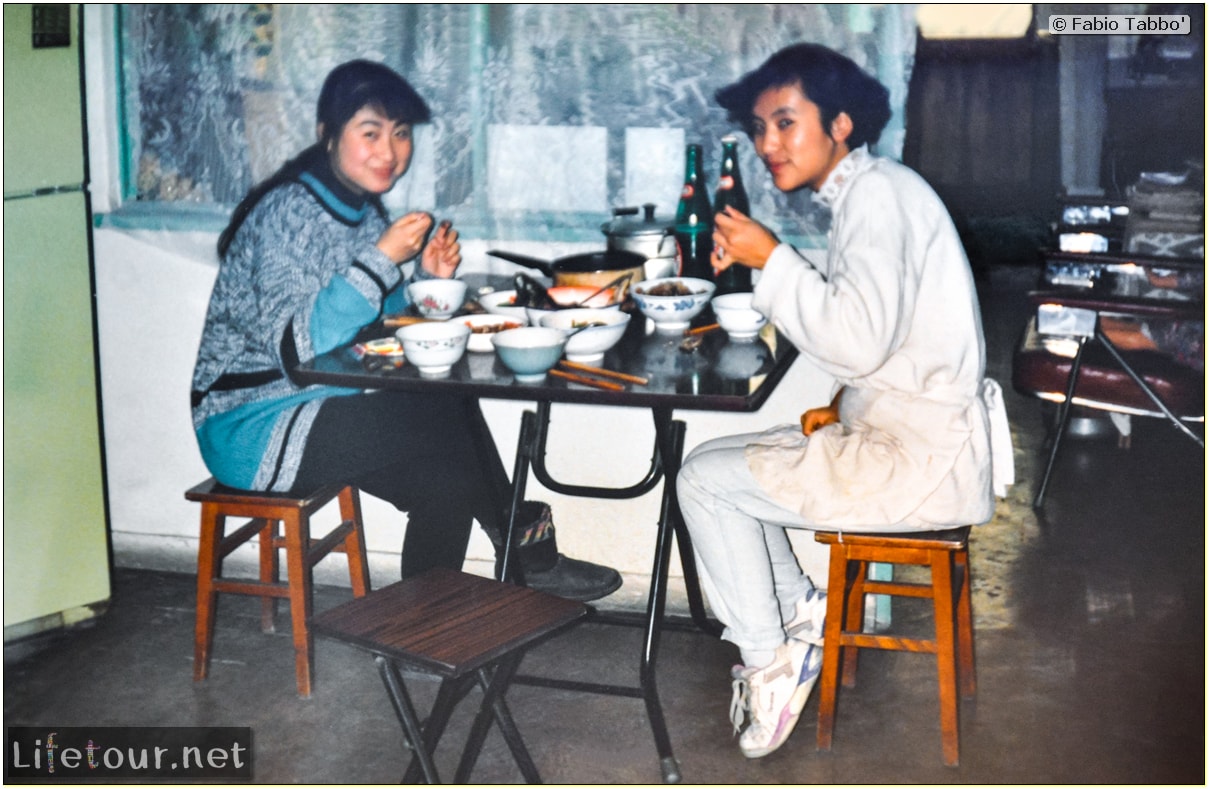 Beijing (1993-1997 and 2014) - Tourism - Playing Ping Pong with Chinese girls (1994) - 216